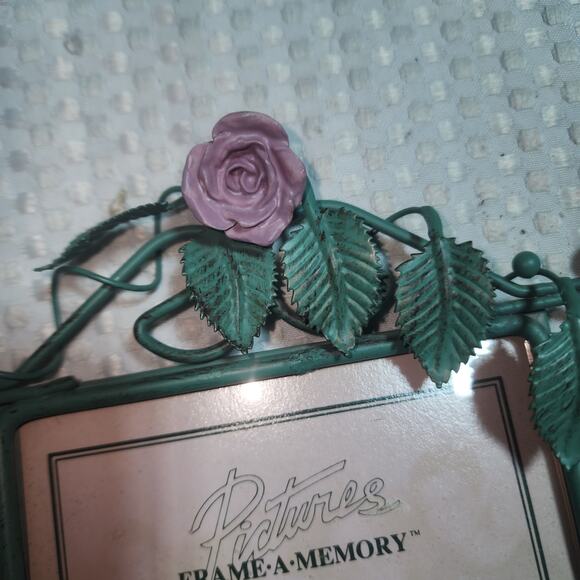 DENNIS EAST EUC SET OF 2 METAL ORNATE FLOWER PICTURE FRAME DESK SHELF - Picture 4 of 6